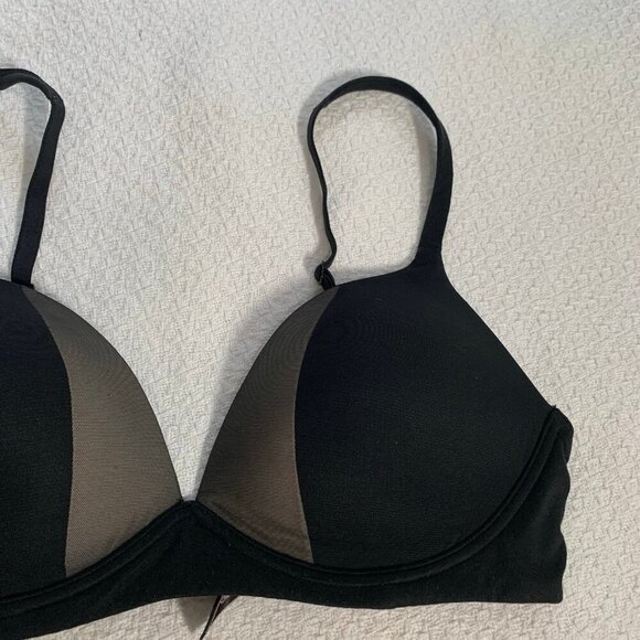 Victoria's Secret 34C body by victoria no-wire black adjustable strap bra - Picture 3 of 10